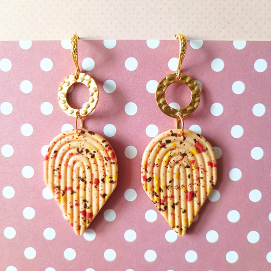 bijoux boucles doreilles pendantes or dorees fimo pate polymere acier inoydable clou creatrice francaise vendee createur artisanal fait main piece unique art deco beige terrazzo