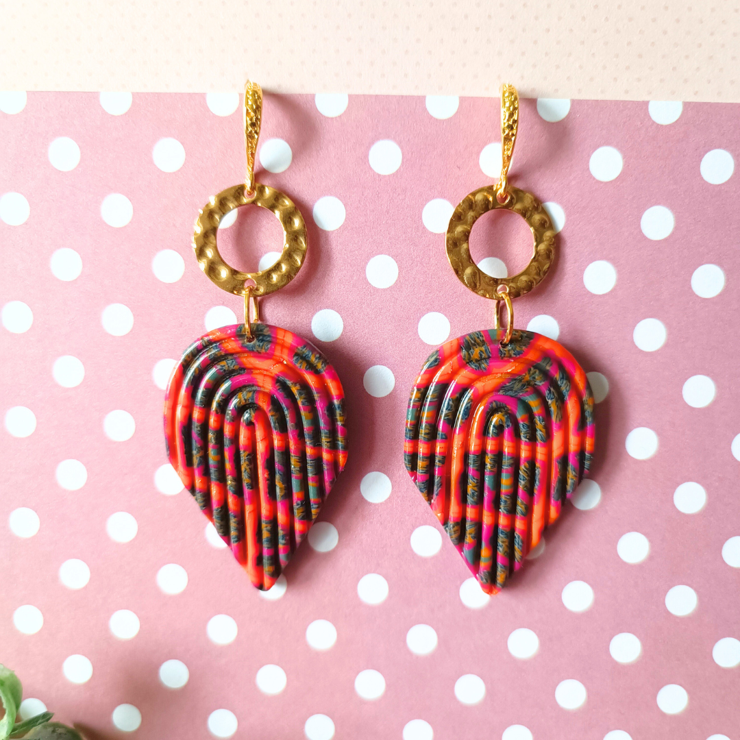 bijoux boucles doreilles pendantes or dorees fimo pate polymere acier inoydable clou  creatrice francaise vendee createur artisanal fait main piece unique art deco orange fuchsia kaki 