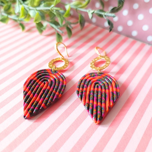 bijoux boucles doreilles pendantes or dorees fimo pate polymere acier inoydable clou  creatrice francaise vendee createur artisanal fait main piece unique art deco orange fuchsia kaki 