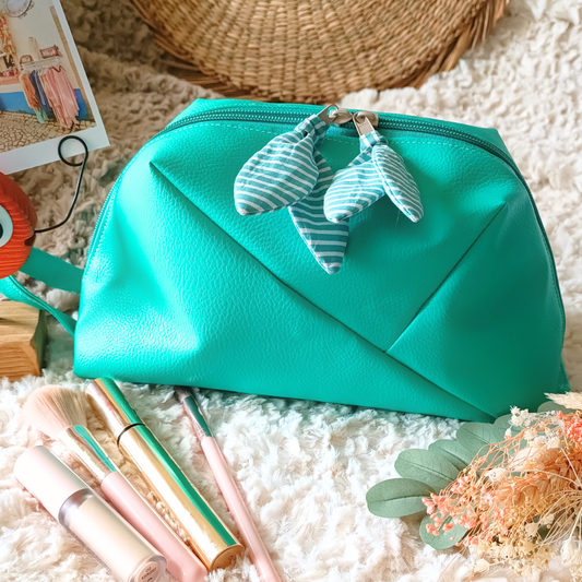trousse toilette maquillage crayons simili cuir coton double molleton poignee transport fermeture zip originale design fait main piece unique creatrice francaise createur accessoire pochette vendee bleu turquoise