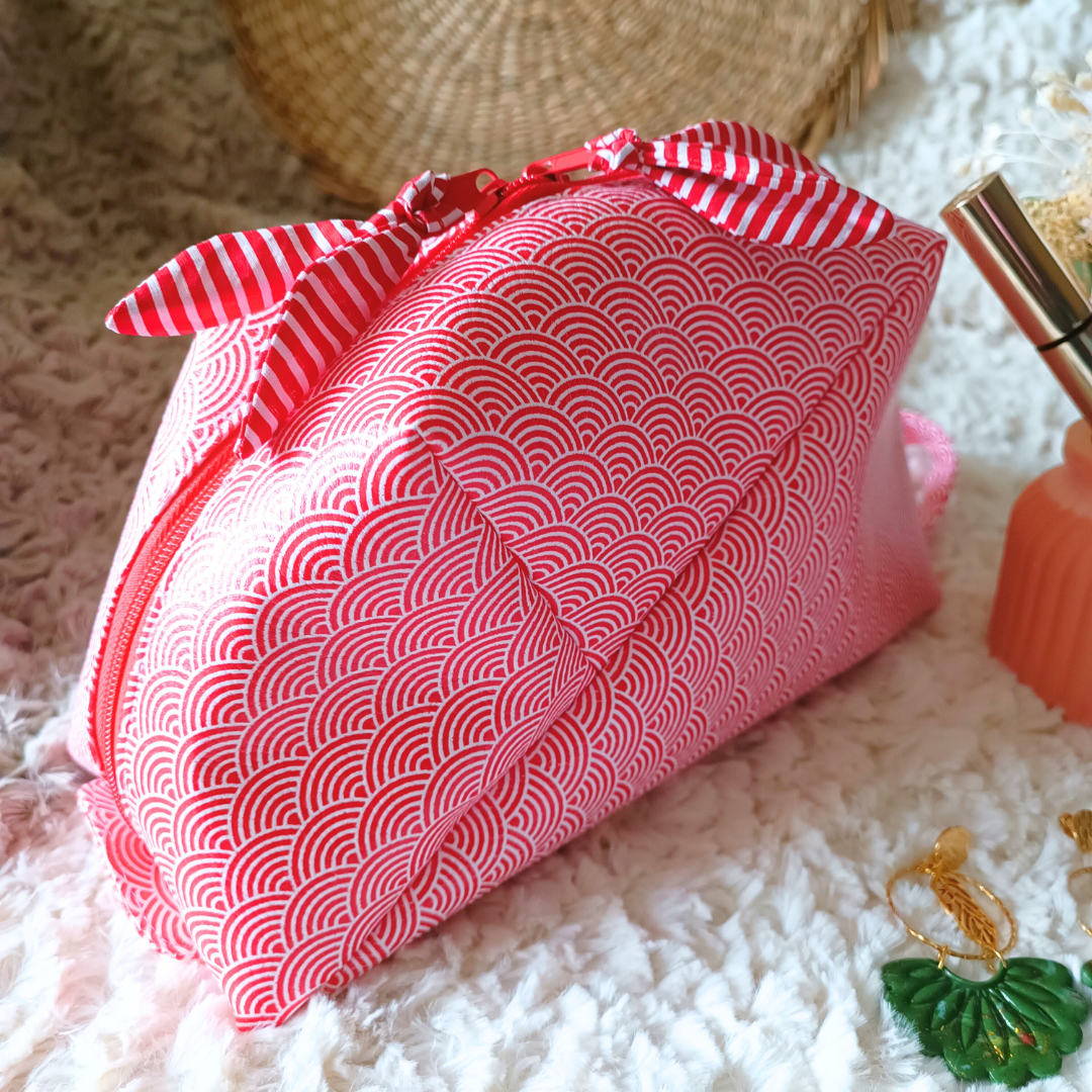 trousse toilette maquillage crayons simili cuir coton double molleton poignee transport fermeture zip originale design fait main piece unique creatrice francaise createur accessoire pochette vendee rouge blanc rayé