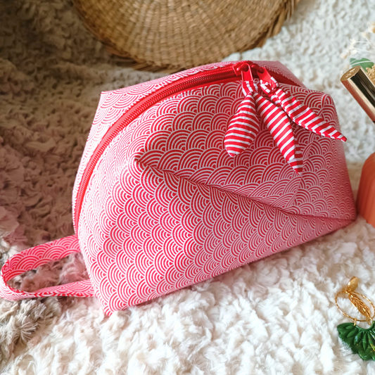 trousse toilette maquillage crayons simili cuir coton double molleton poignee transport fermeture zip originale design fait main piece unique creatrice francaise createur accessoire pochette vendee rouge blanc rayé