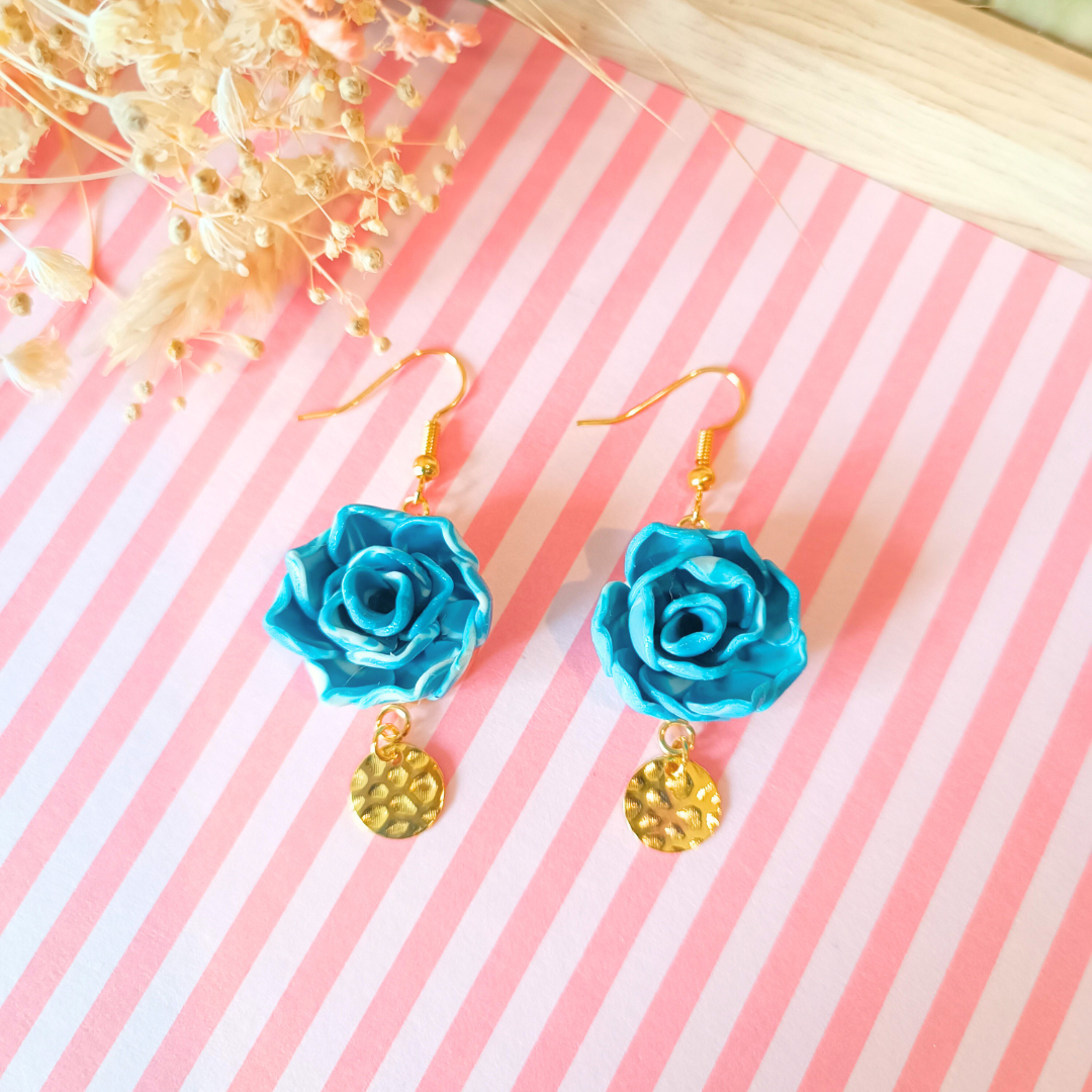 boucles d'oreilles fimo argile polymère pendantes crochet acier inoxydable artisanal fait main vendée fleur bleu or