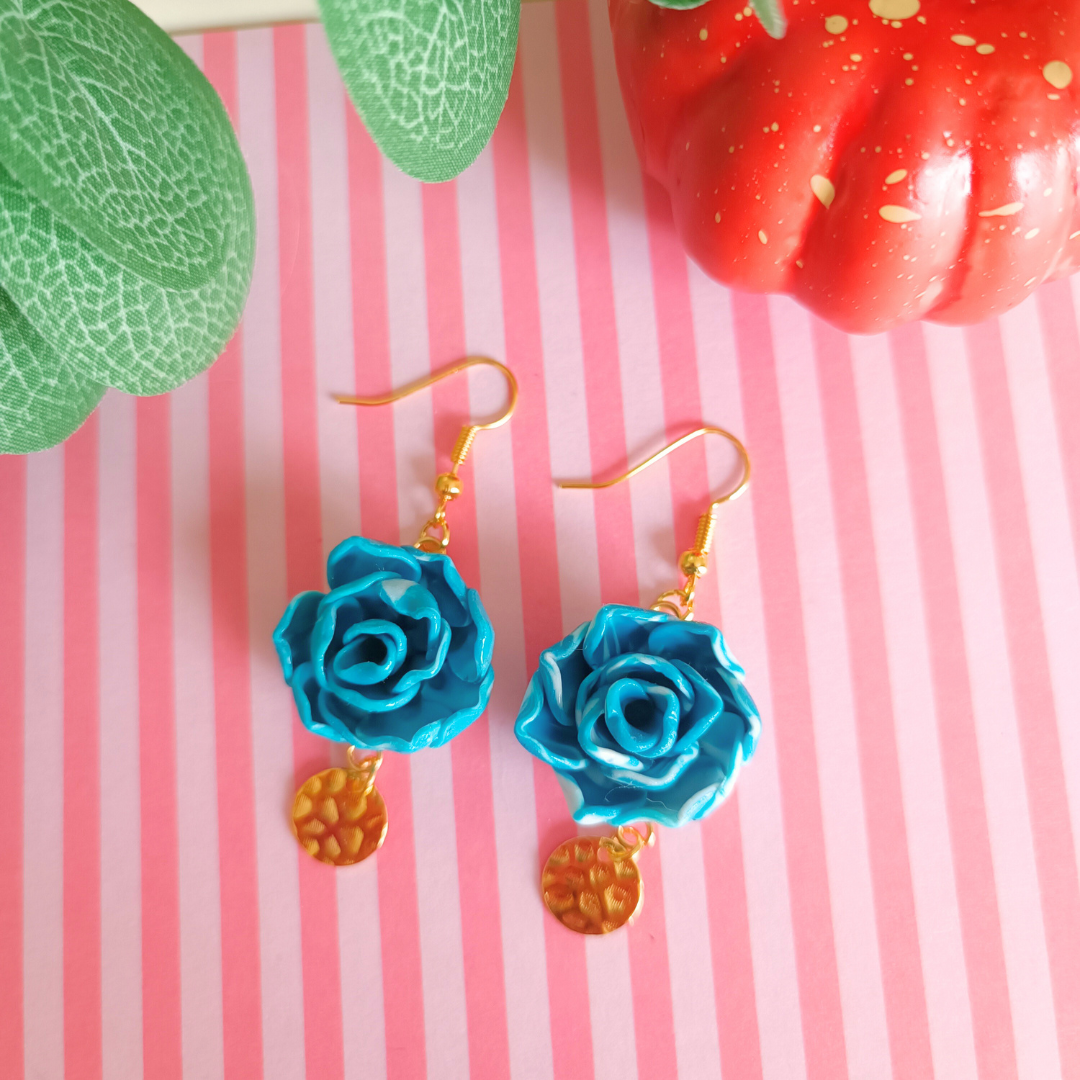 boucles d'oreilles fimo argile polymère pendantes crochet acier inoxydable artisanal fait main vendée fleur bleu or