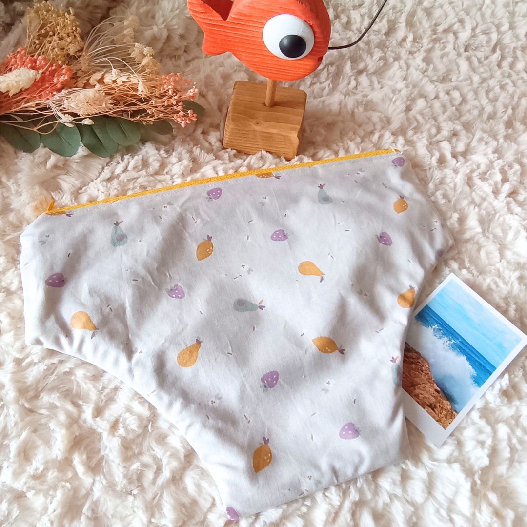 pochette trousse impermeable coton enduit doublee fermeture eclair zip maillot mouille protections hygieniques  fait main creatrice createur francais vendée gris fruits 