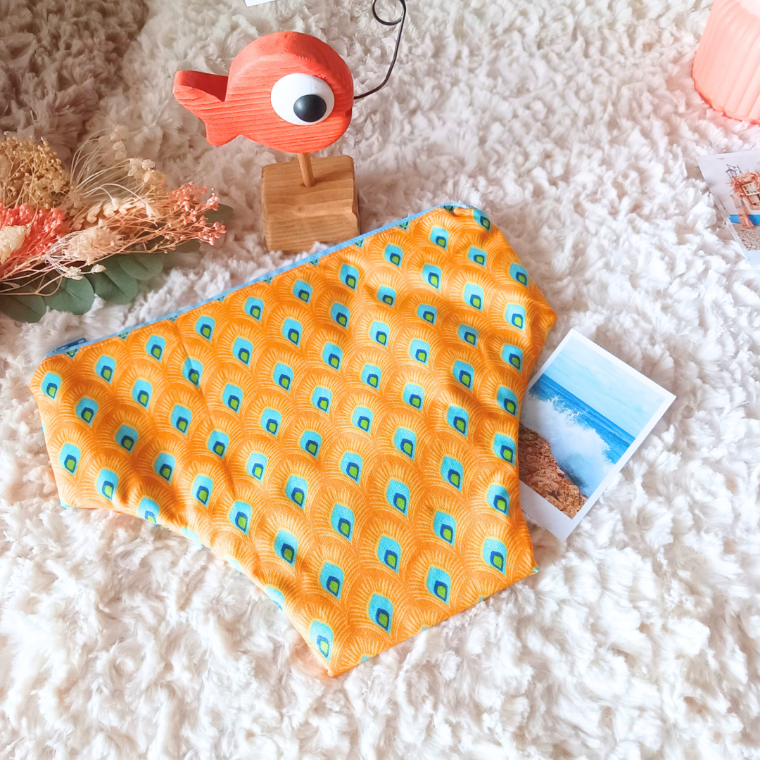 pochette trousse impermeable coton enduit doublee fermeture eclair zip maillot mouille protections hygieniques  fait main creatrice createur francais vendée paon jaune bleu