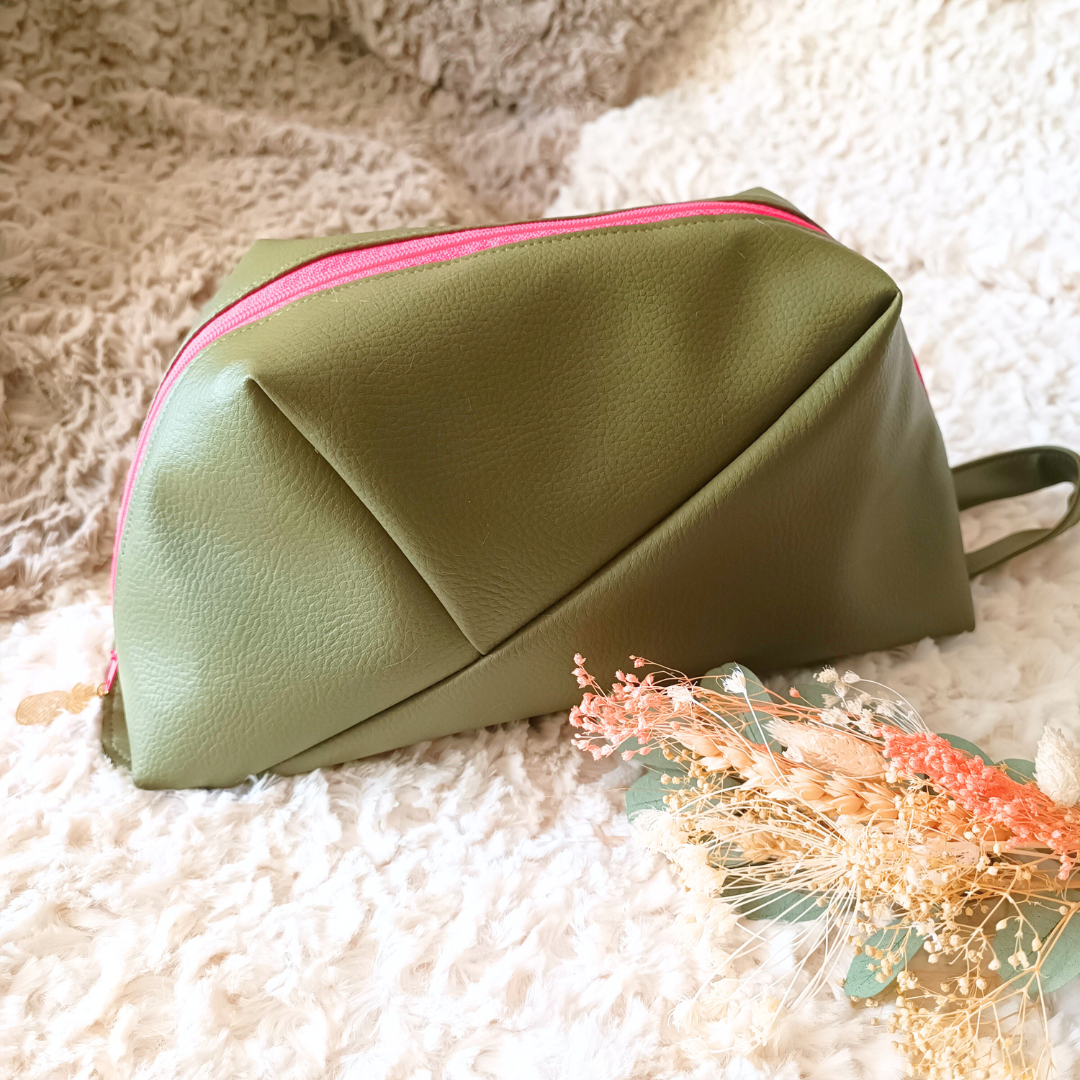 trousse toilette maquillage crayons simili cuir coton double molleton poignee transport fermeture zip originale design fait main piece unique creatrice francaise createur accessoire pochette vendee kaki 