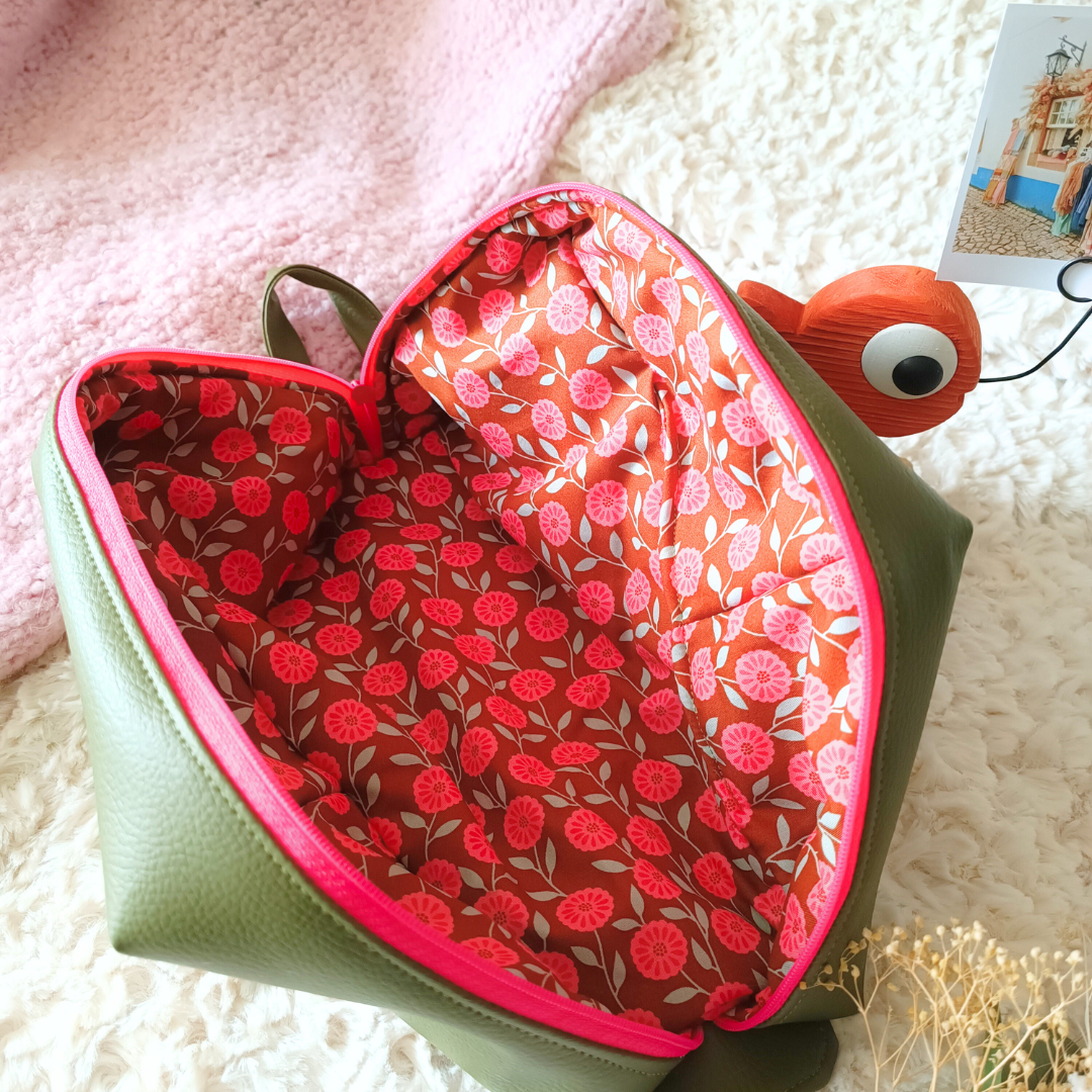 trousse toilette maquillage crayons simili cuir coton double molleton poignee transport fermeture zip originale design fait main piece unique creatrice francaise createur accessoire pochette vendee kaki 