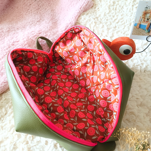 trousse toilette maquillage crayons simili cuir coton double molleton poignee transport fermeture zip originale design fait main piece unique creatrice francaise createur accessoire pochette vendee kaki 